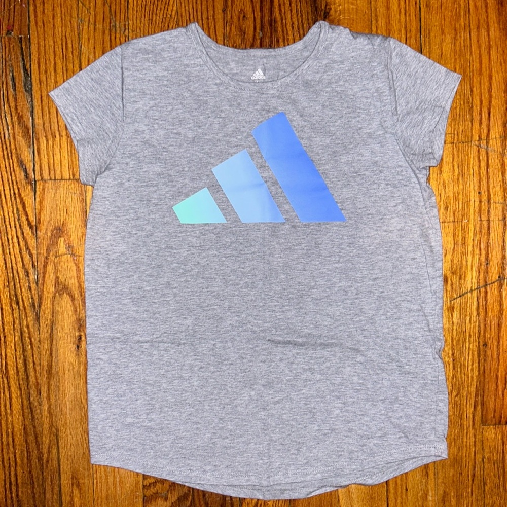 Adidas T-Shirt 💙